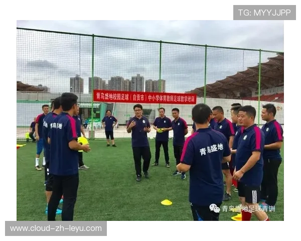 足球青训营建立家长学校促进家庭与训练良性互动，青少年足球培训营